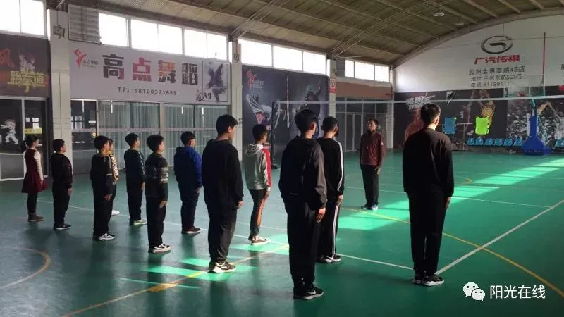 控卫如何通过视频学习提高技术水平_0